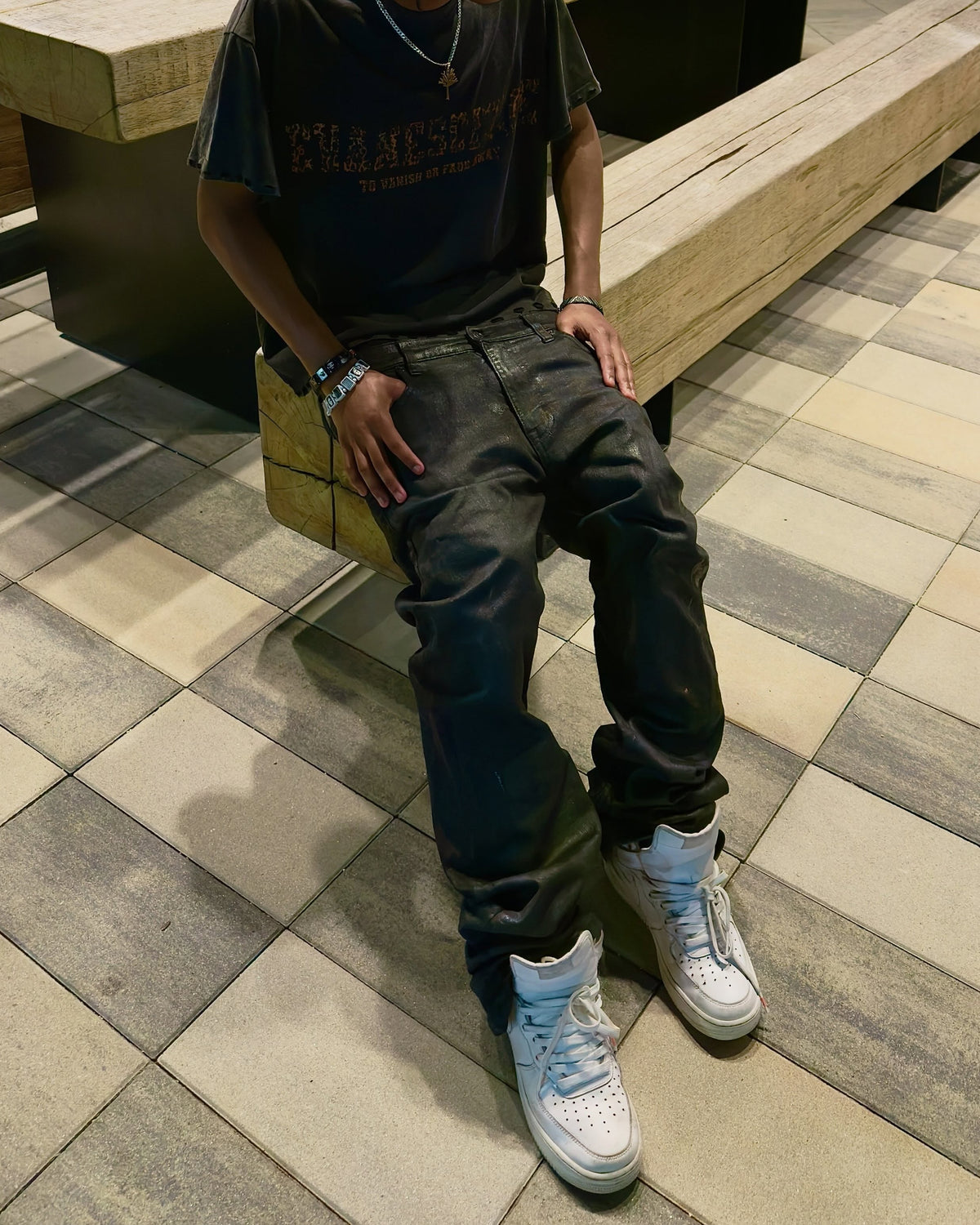 “𝗘𝘃𝗮𝗻𝗲𝘀𝗰𝗲𝗻𝗰𝗲” 𝗧-𝘀𝗵𝗶𝗿𝘁